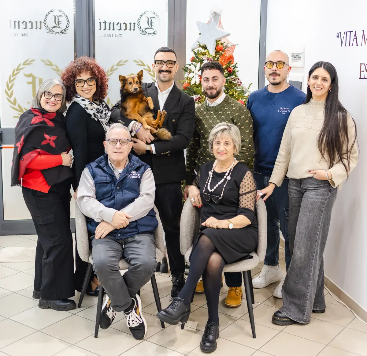 La famiglia Lucenti e i collaboratori dell'impresa
